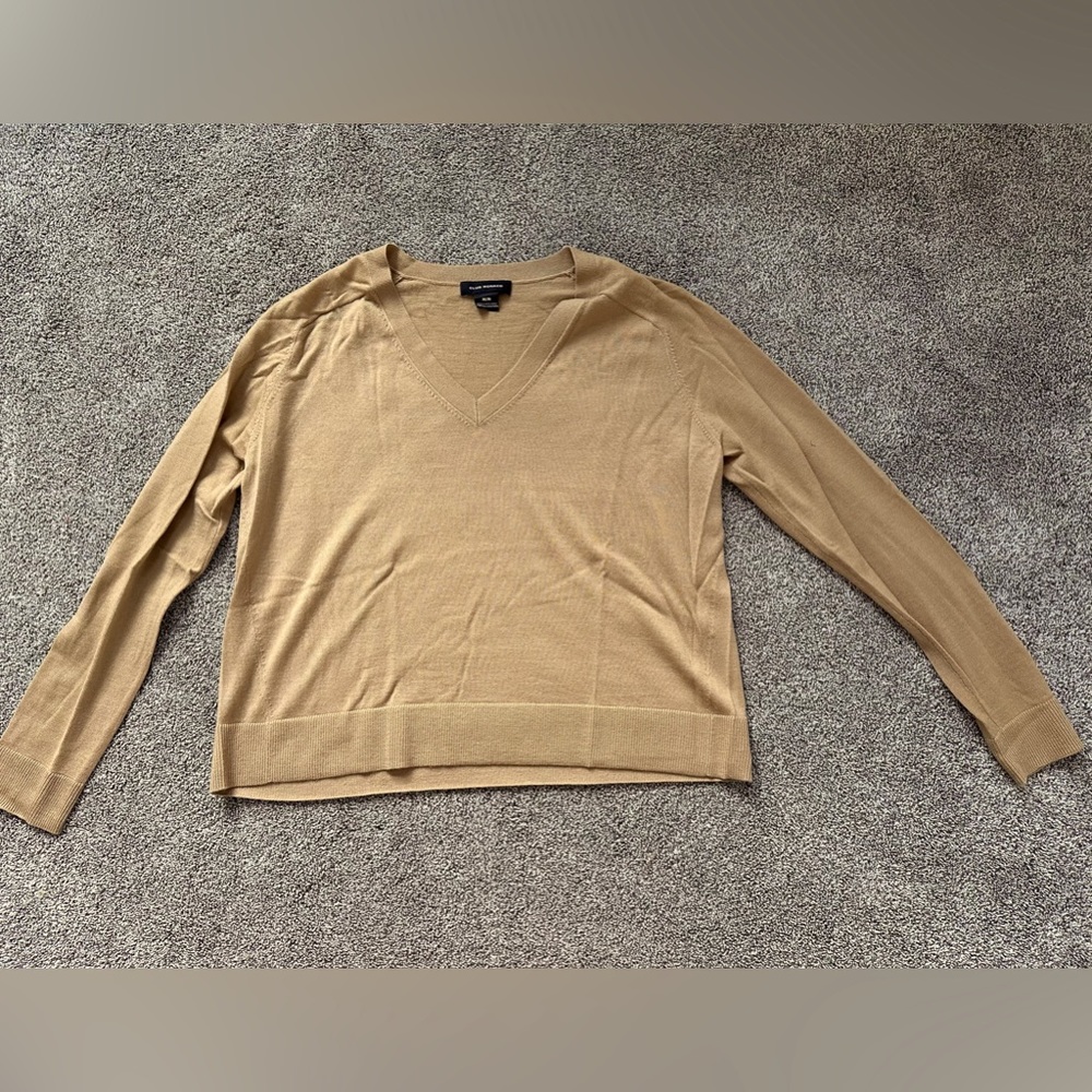 ALMOST NEW: Club Monaco, MEDIUM, relaxed boxy-fit, v-neck, merino wool, camel